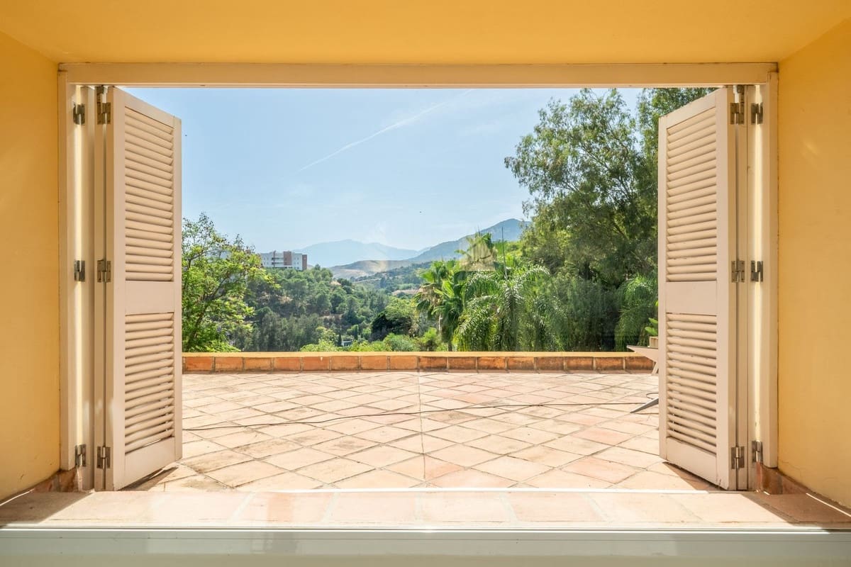 Chalet de 3 habitaciones en La Quinta en venta con piscina garaje - 2.890.000 € (Ref: 10179528)