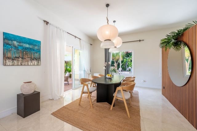 Chalet de 3 habitaciones en La Quinta, Benahavís en venta - 2.890.000 € (Ref: 10179528)