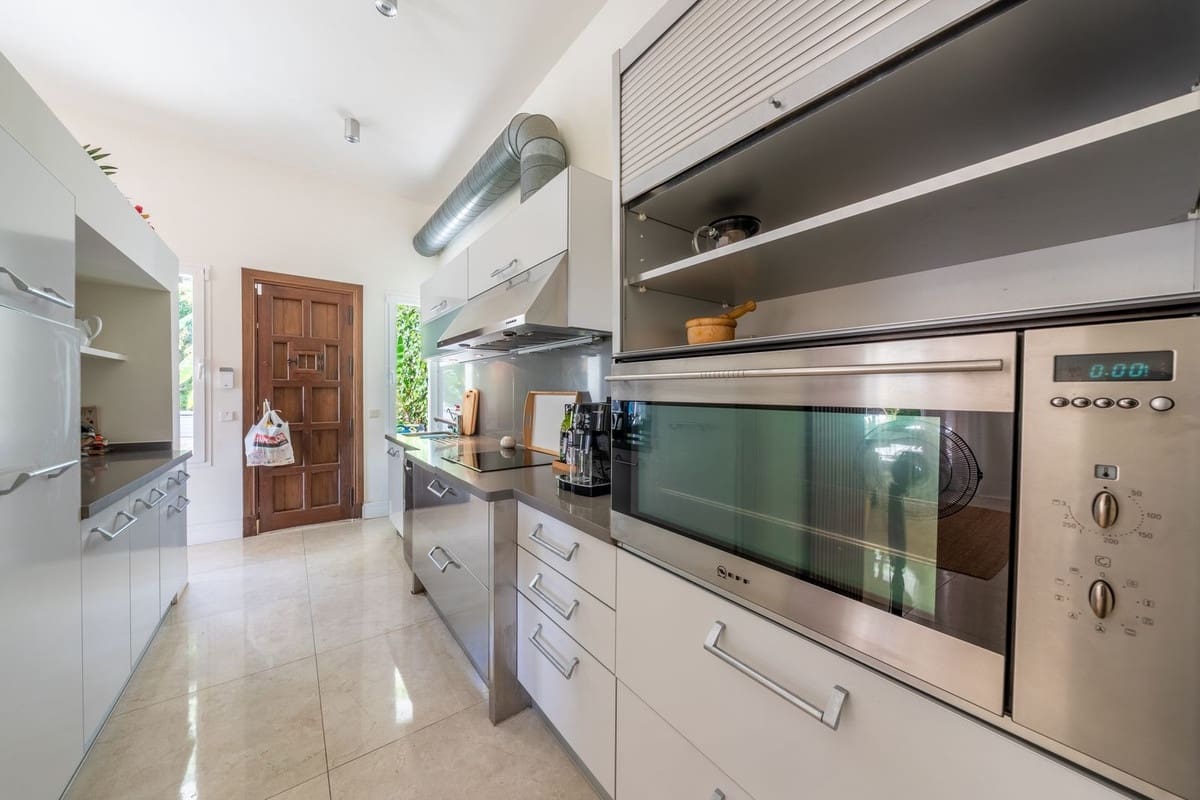 Chalet de 3 habitaciones en La Quinta en venta con piscina garaje - 2.890.000 € (Ref: 10179528)