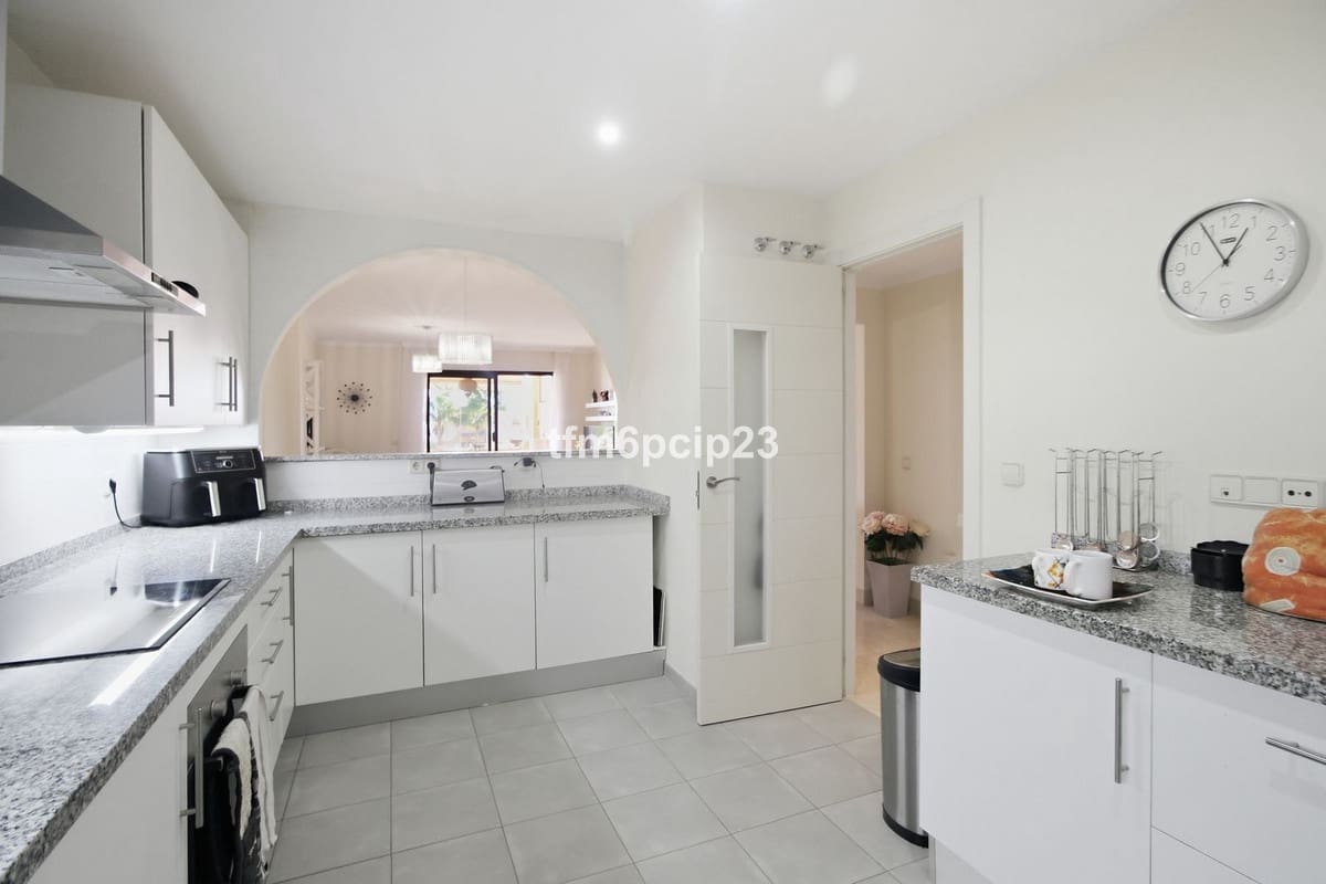 2 Zimmer Apartment zu verkaufen in Bahia de Casares mit Pool Garage - 390.000 € (Ref: 10179530)