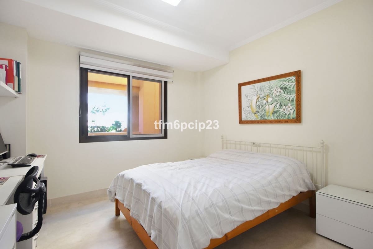 2 Zimmer Apartment zu verkaufen in Bahia de Casares mit Pool Garage - 390.000 € (Ref: 10179530)