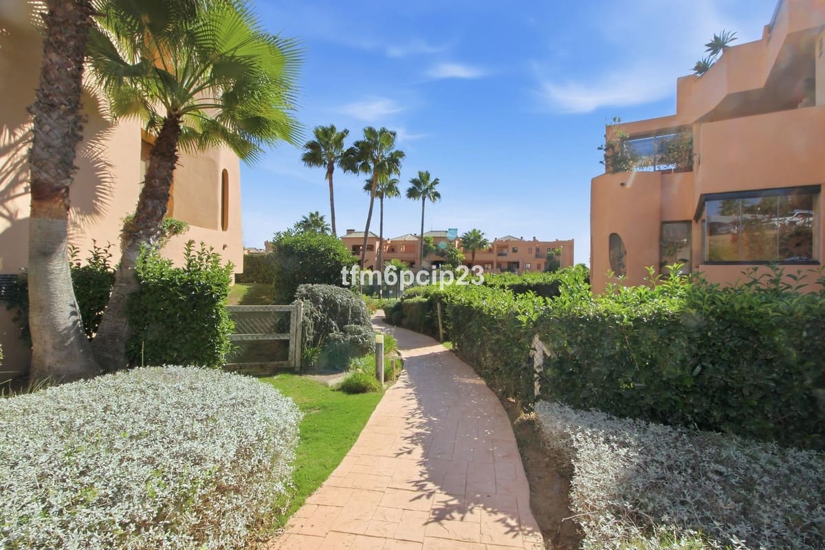 2 Zimmer Apartment zu verkaufen in Bahia de Casares mit Pool Garage - 390.000 € (Ref: 10179530)