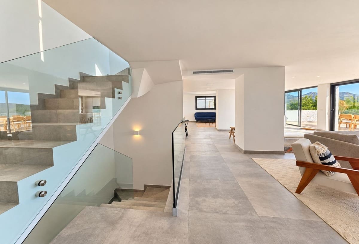4 soverom Kjedet enebolig til salgs i La Mairena med svømmebasseng garasje - € 1 195 000 (Ref: 10179532)