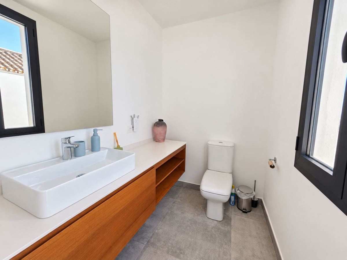 4 soverom Kjedet enebolig til salgs i La Mairena med svømmebasseng garasje - € 1 195 000 (Ref: 10179532)