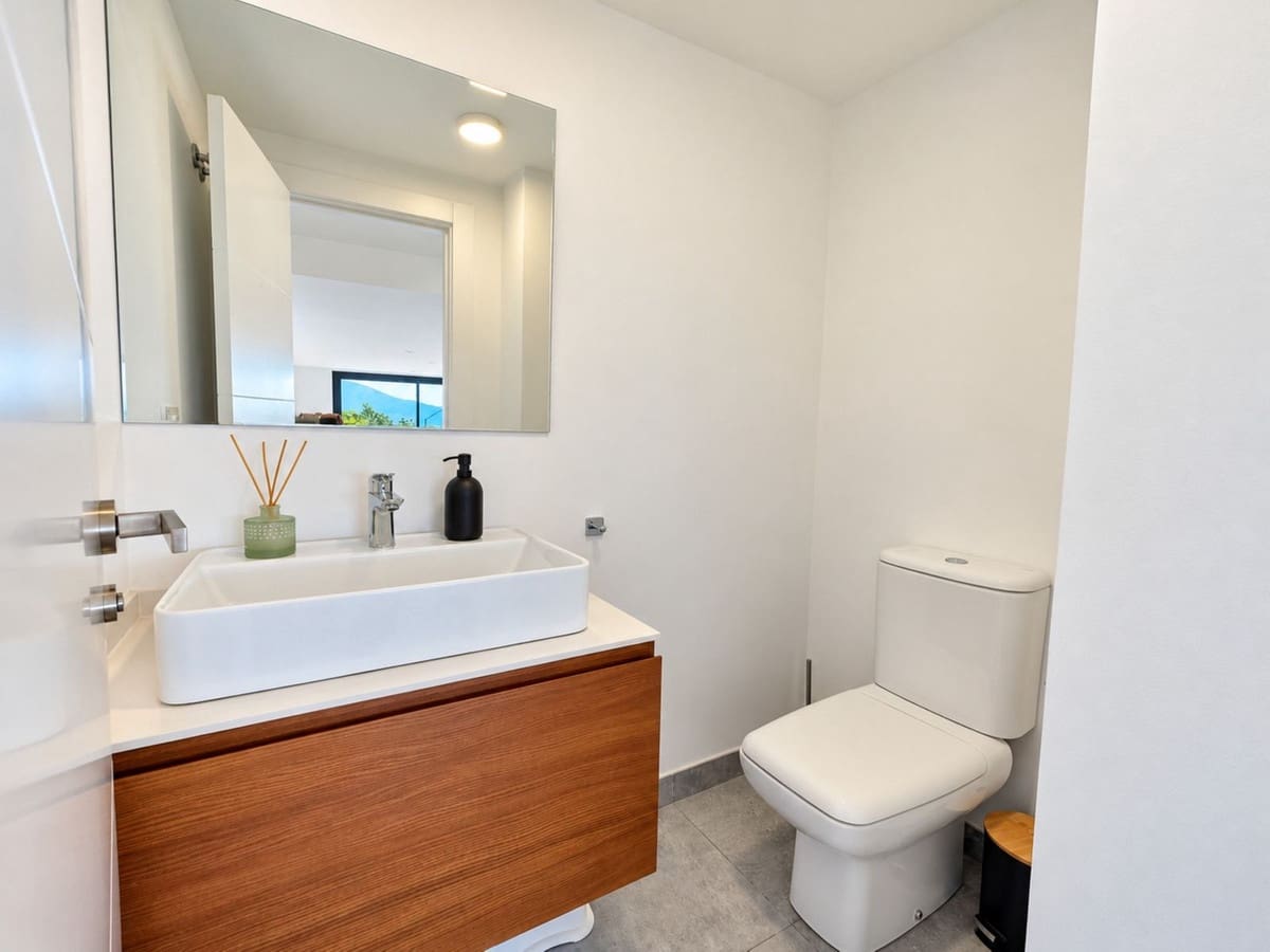4 soverom Kjedet enebolig til salgs i La Mairena med svømmebasseng garasje - € 1 195 000 (Ref: 10179532)