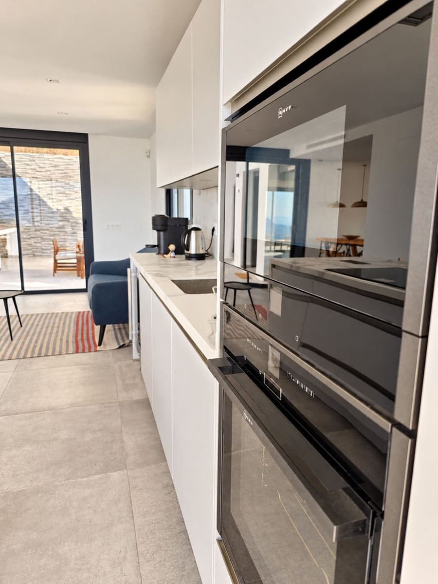 4 soverom Kjedet enebolig til salgs i La Mairena med svømmebasseng garasje - € 1 195 000 (Ref: 10179532)