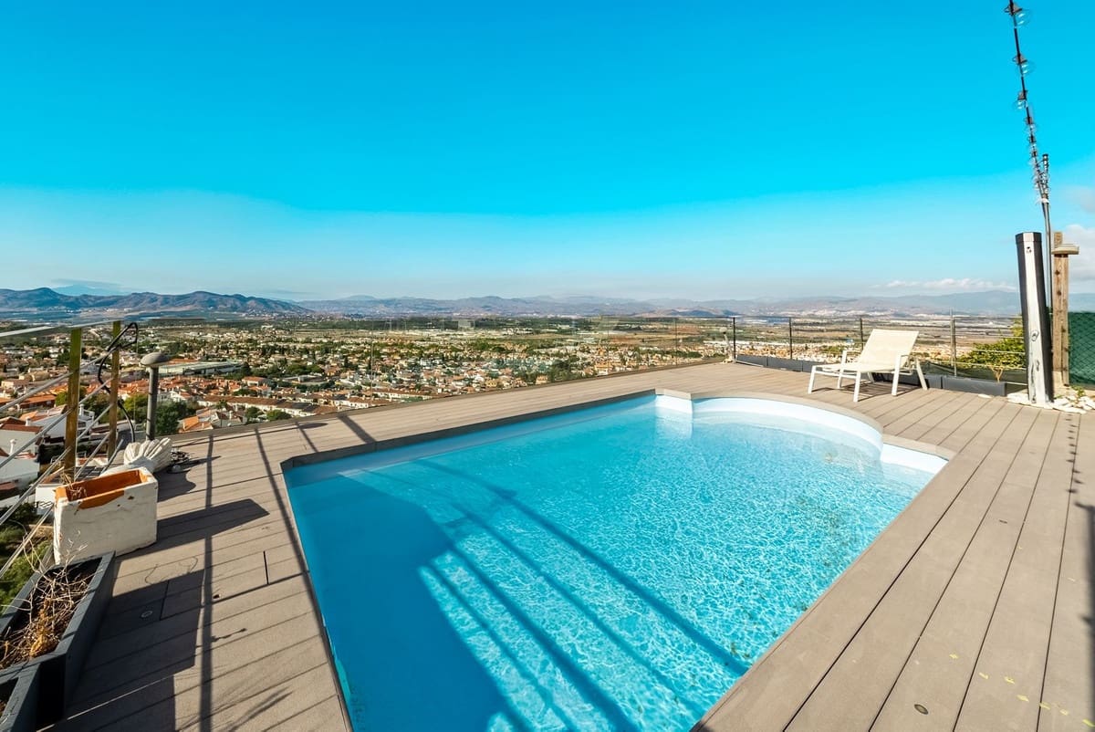 6 soveværelse Semi-Rækkehus til salg i Alhaurin de la Torre med swimmingpool garage - € 535.000 (Ref: 10179539)