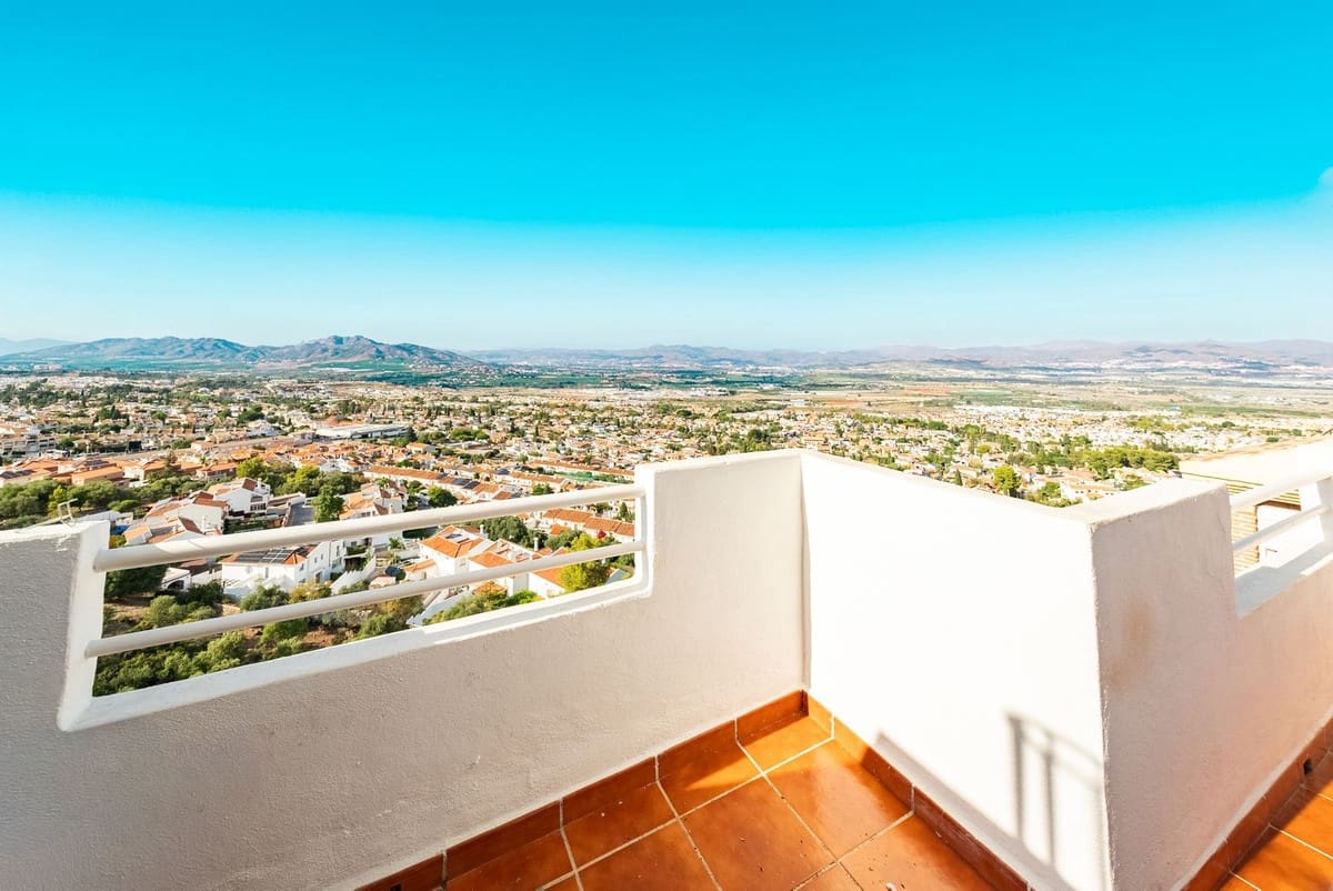 6 soveværelse Semi-Rækkehus til salg i Alhaurin de la Torre med swimmingpool garage - € 535.000 (Ref: 10179539)