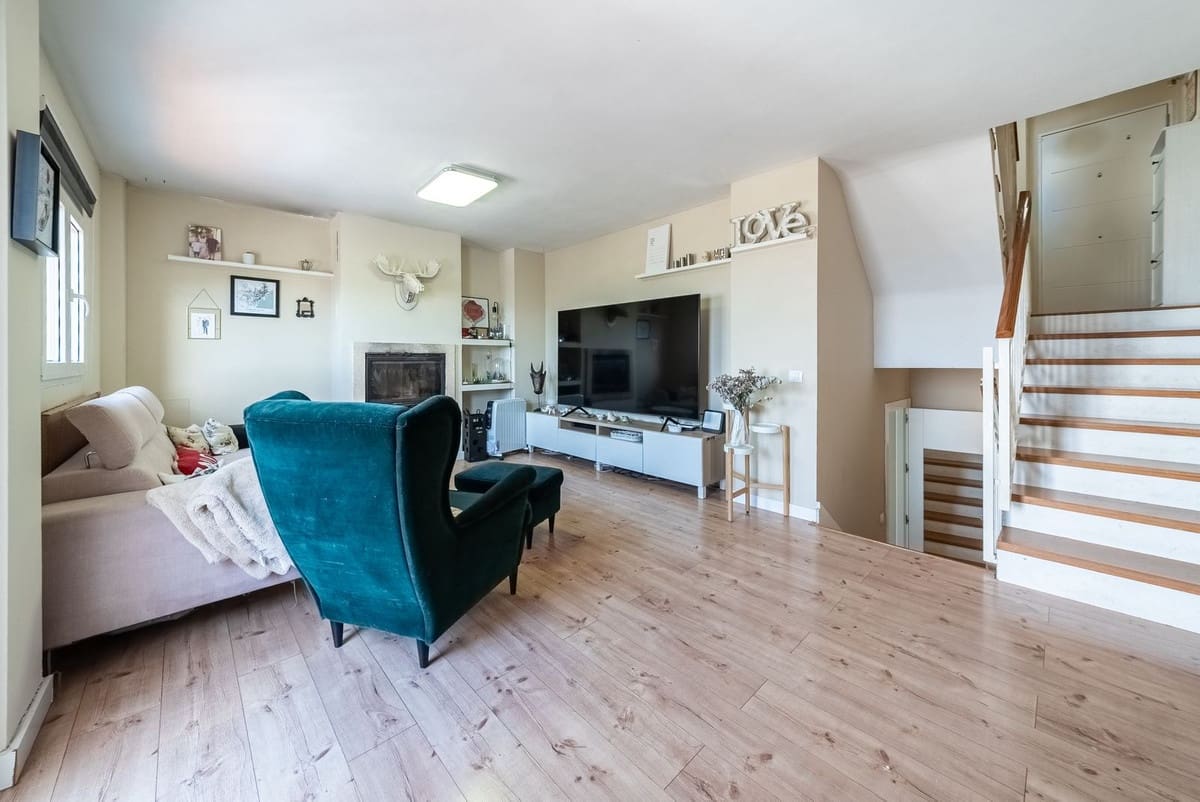6 soveværelse Semi-Rækkehus til salg i Alhaurin de la Torre med swimmingpool garage - € 535.000 (Ref: 10179539)