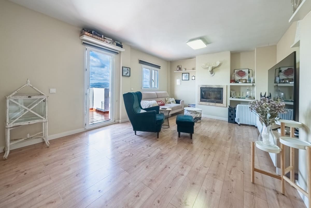 6 soveværelse Semi-Rækkehus til salg i Alhaurin de la Torre med swimmingpool garage - € 535.000 (Ref: 10179539)