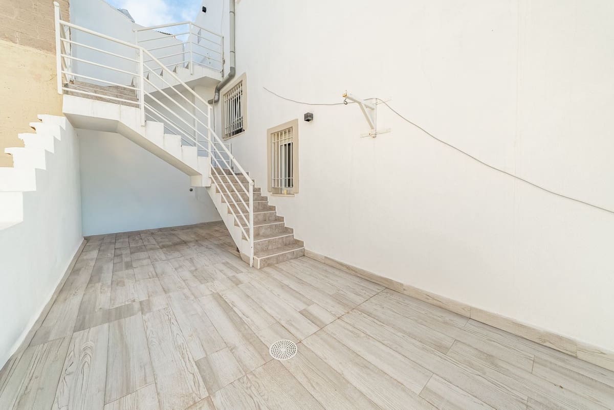 6 soveværelse Semi-Rækkehus til salg i Alhaurin de la Torre med swimmingpool garage - € 535.000 (Ref: 10179539)
