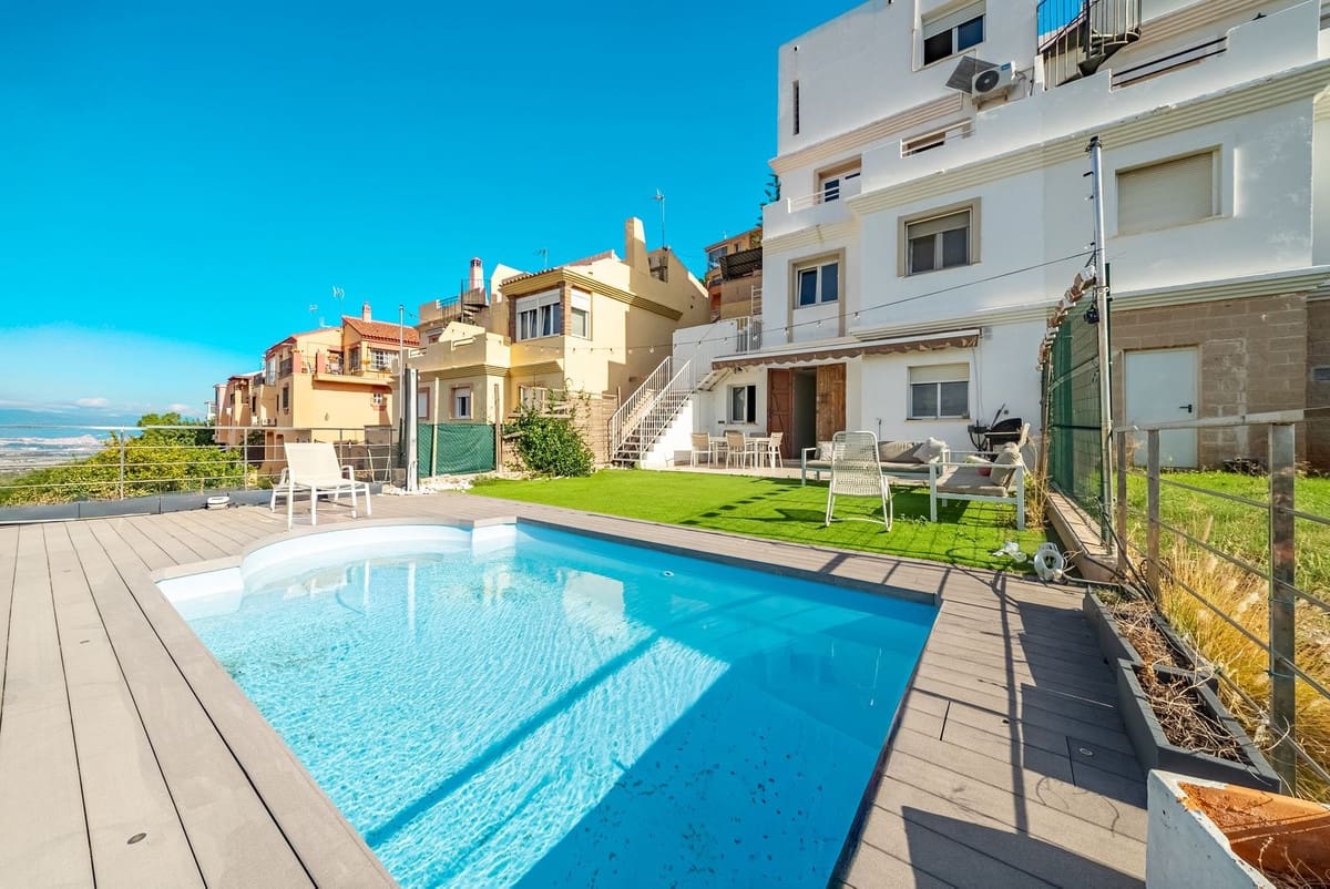 6 soveværelse Semi-Rækkehus til salg i Alhaurin de la Torre med swimmingpool garage - € 535.000 (Ref: 10179539)