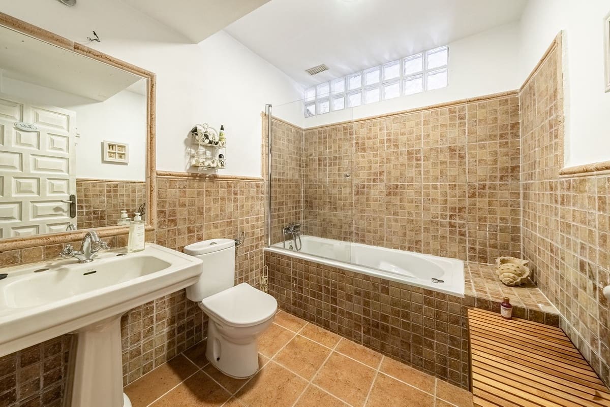 6 soveværelse Semi-Rækkehus til salg i Alhaurin de la Torre med swimmingpool garage - € 535.000 (Ref: 10179539)