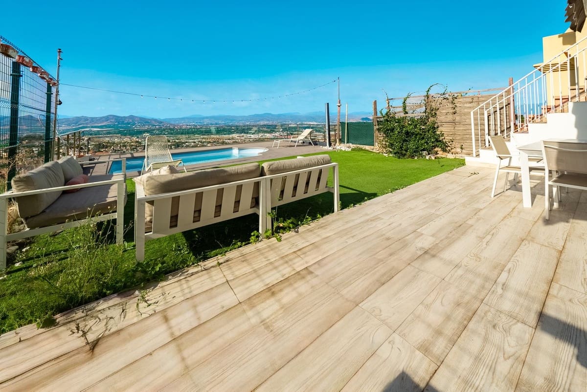 6 soveværelse Semi-Rækkehus til salg i Alhaurin de la Torre med swimmingpool garage - € 535.000 (Ref: 10179539)