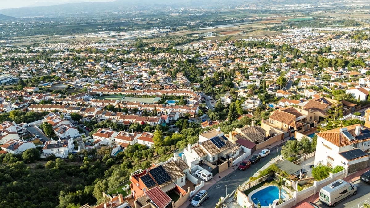 6 soveværelse Semi-Rækkehus til salg i Alhaurin de la Torre med swimmingpool garage - € 535.000 (Ref: 10179539)