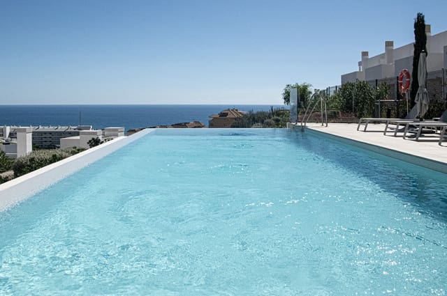 2 soverom Leilighet til salgs i Carvajal, Fuengirola med svømmebasseng garasje - € 498 000 (Ref: 10179541)