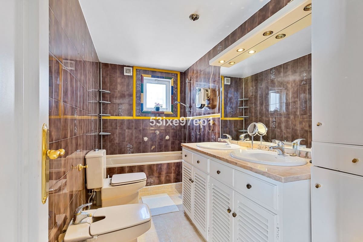 4 Zimmer Apartment zu verkaufen in Fuengirola mit Garage - 649.000 € (Ref: 10179542)