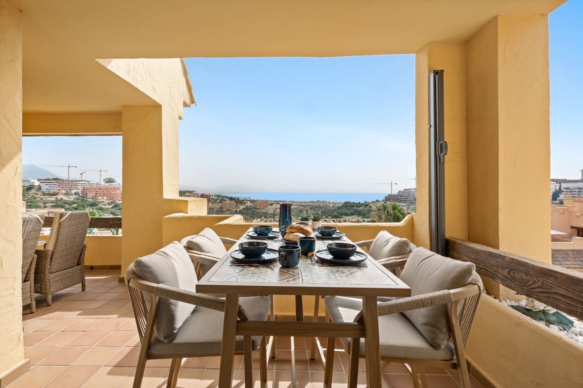 2 bedroom Apartment for sale in La Duquesa / Puerto de la Duquesa with pool garage - € 349,000 (Ref: 10179543)