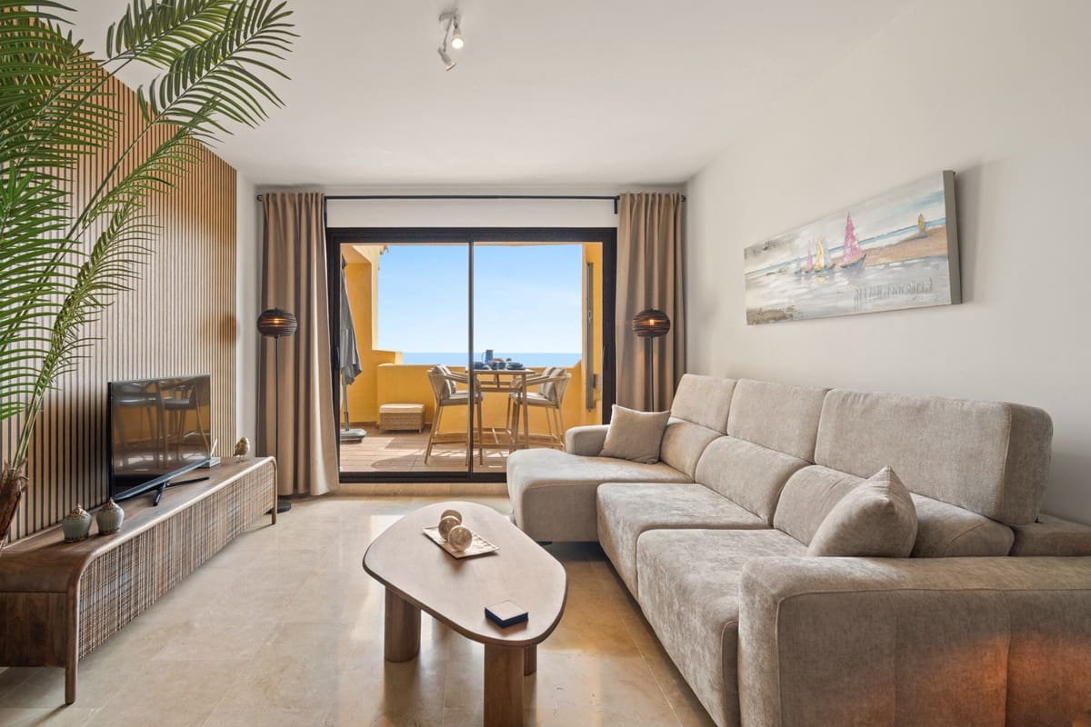 2 bedroom Apartment for sale in La Duquesa / Puerto de la Duquesa with pool garage - € 349,000 (Ref: 10179543)
