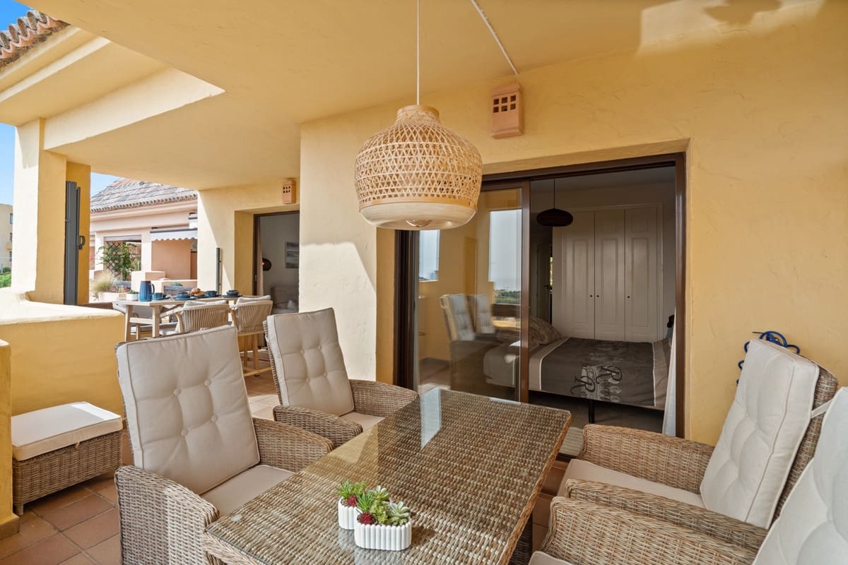 2 bedroom Apartment for sale in La Duquesa / Puerto de la Duquesa with pool garage - € 349,000 (Ref: 10179543)
