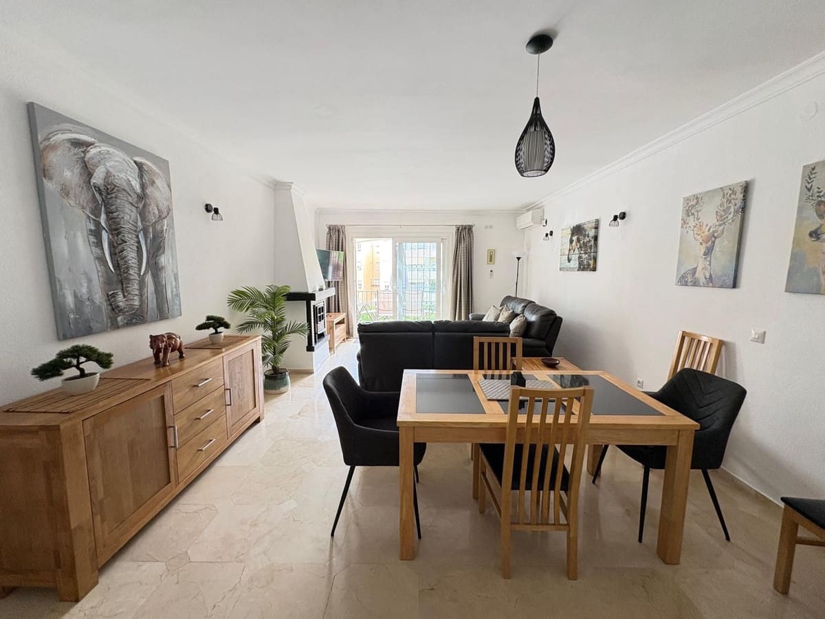 2 slaapkamer Appartement te koop in Riviera del Sol met zwembad - € 340.000 (Ref: 10179544)