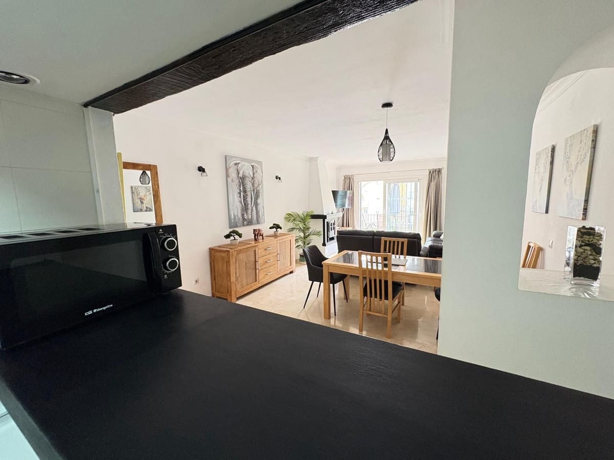 2 slaapkamer Appartement te koop in Riviera del Sol met zwembad - € 340.000 (Ref: 10179544)