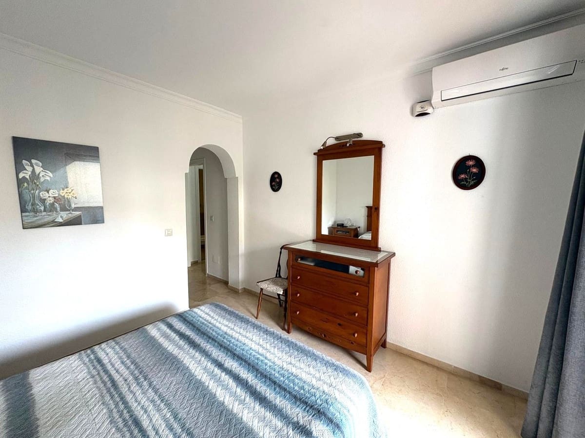 2 slaapkamer Appartement te koop in Riviera del Sol met zwembad - € 340.000 (Ref: 10179544)