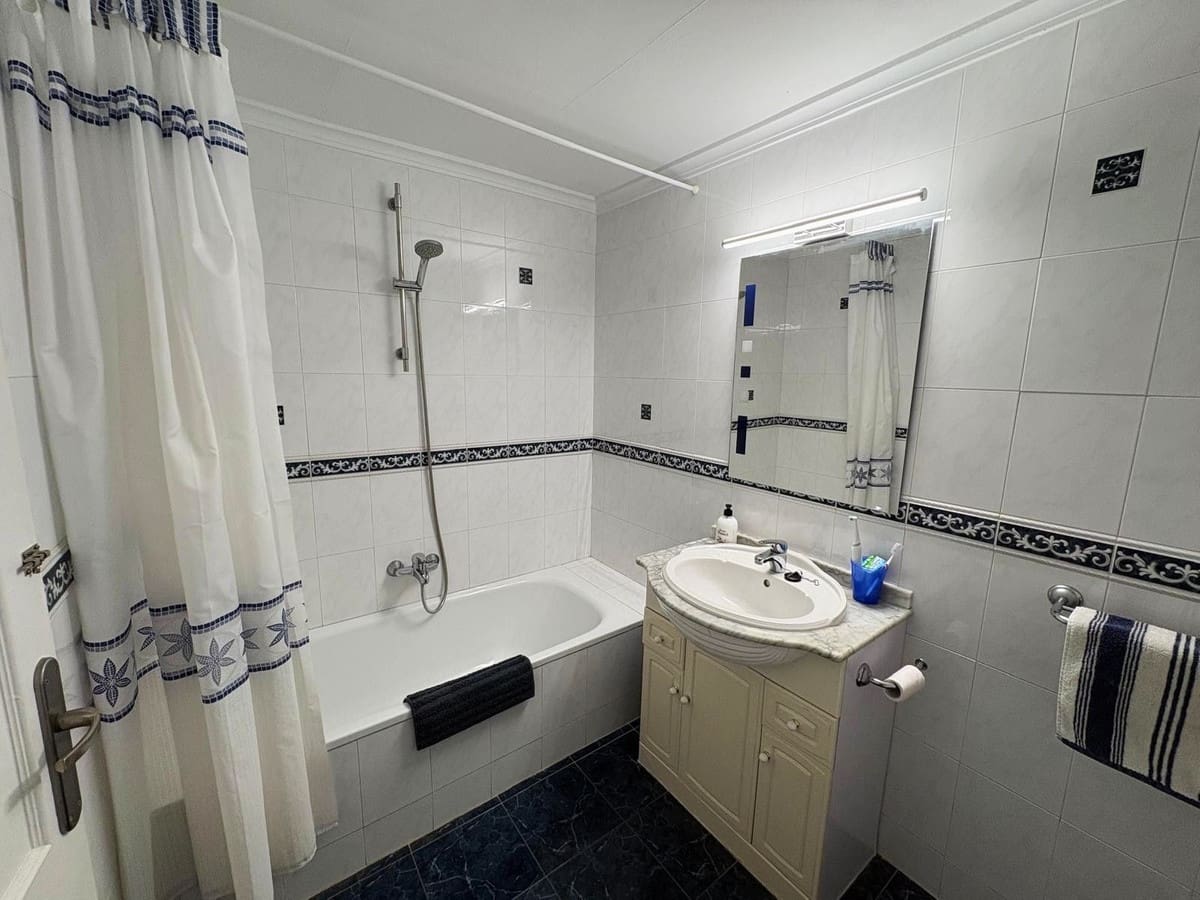 2 slaapkamer Appartement te koop in Riviera del Sol met zwembad - € 340.000 (Ref: 10179544)