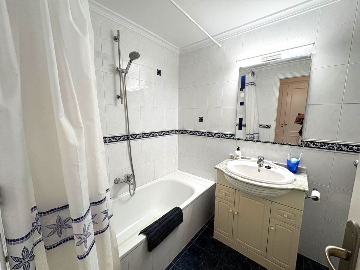 2 slaapkamer Appartement te koop in Riviera del Sol met zwembad - € 340.000 (Ref: 10179544)