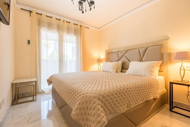 2 bedroom Apartment for sale in Puerto Banus, Marbella with pool garage - € 730,000 (Ref: 10181698)