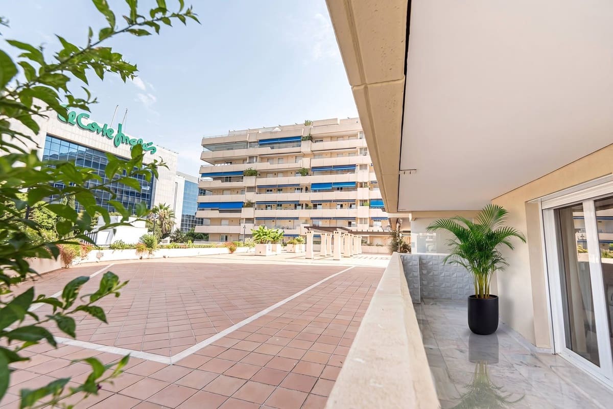 2 bedroom Apartment for sale in Puerto Banus with pool garage - € 730,000 (Ref: 10181698)