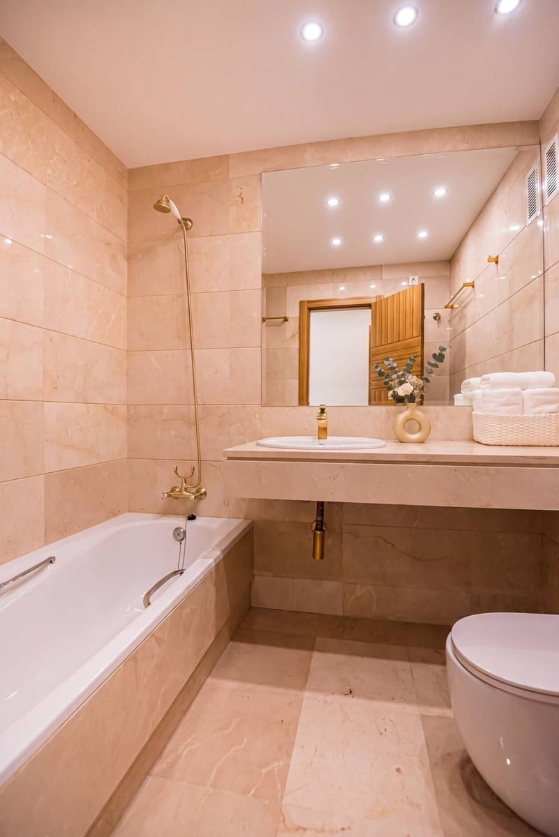 2 bedroom Apartment for sale in Puerto Banus with pool garage - € 730,000 (Ref: 10181698)