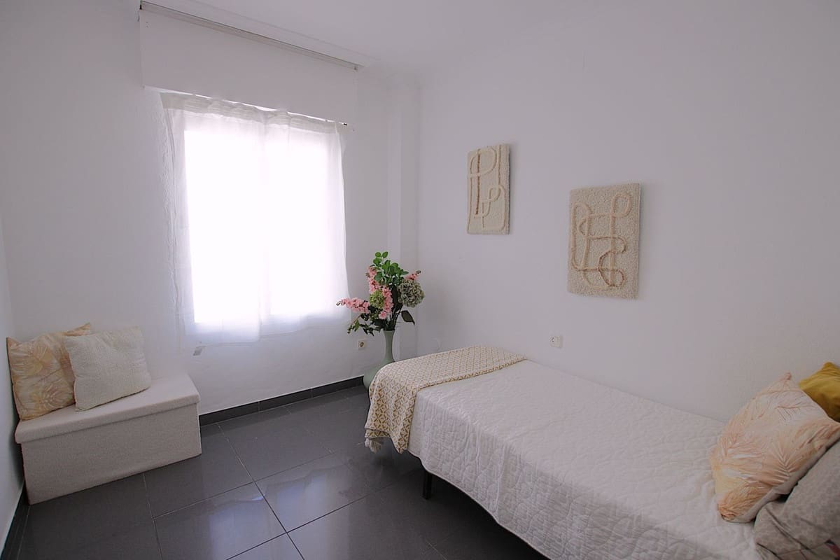 2 bedroom Apartment for sale in Benalmadena Costa with pool garage - € 424,000 (Ref: 10185321)