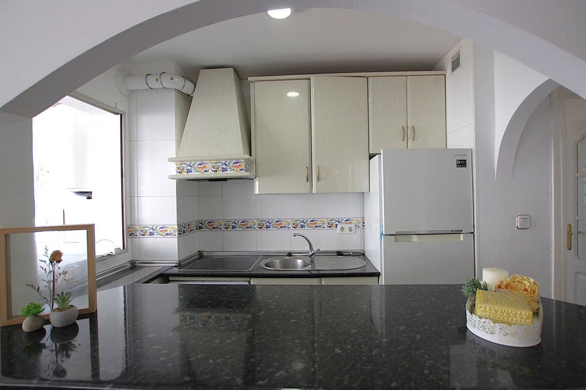 2 bedroom Apartment for sale in Benalmadena Costa with pool garage - € 424,000 (Ref: 10185321)