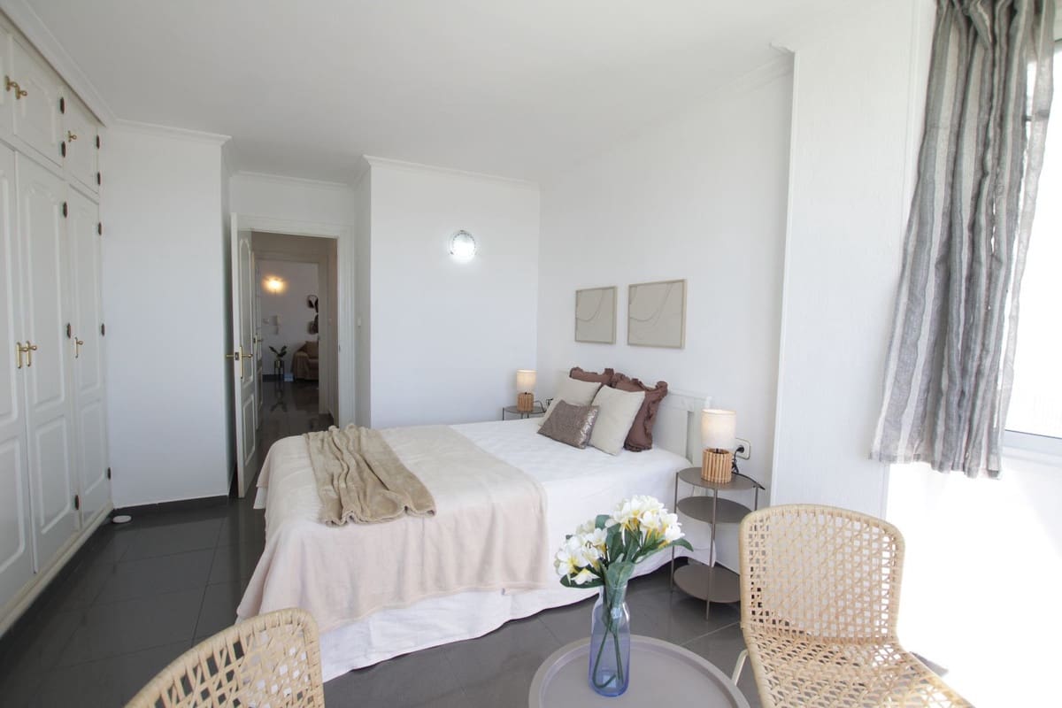 2 bedroom Apartment for sale in Benalmadena Costa with pool garage - € 424,000 (Ref: 10185321)