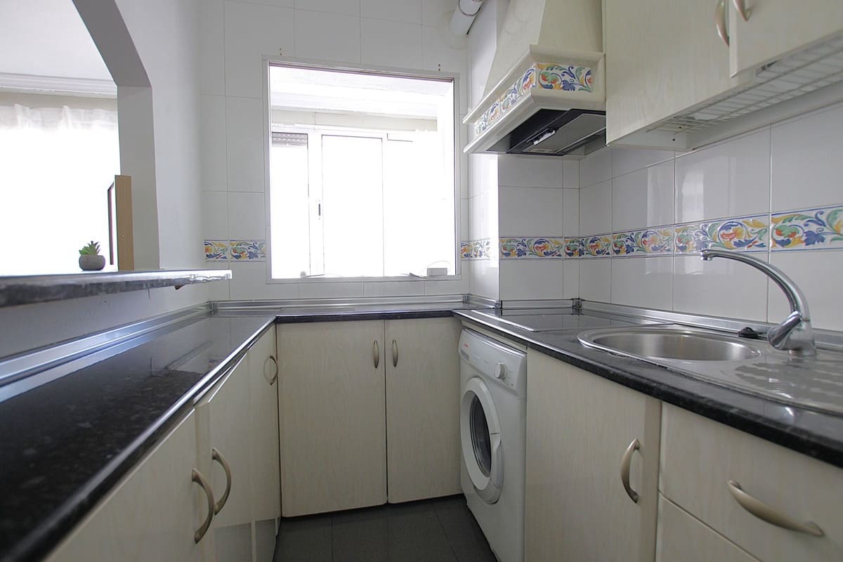 2 bedroom Apartment for sale in Benalmadena Costa with pool garage - € 424,000 (Ref: 10185321)