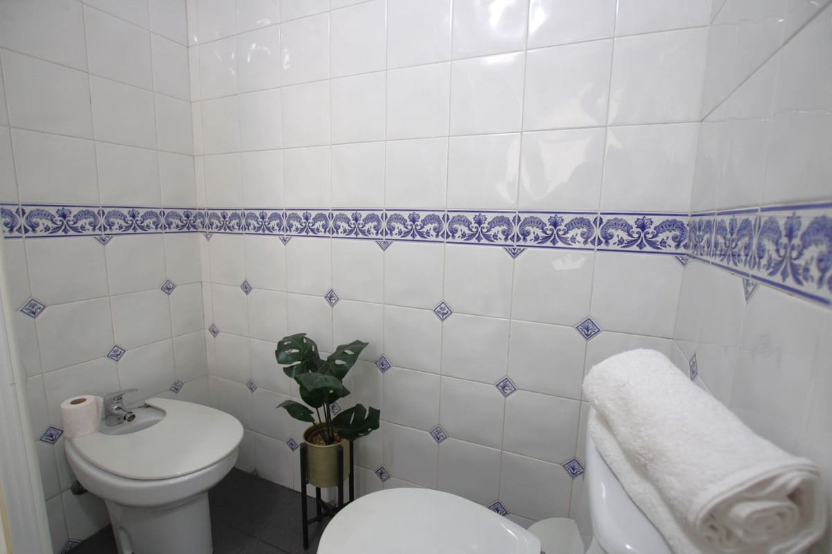 2 bedroom Apartment for sale in Benalmadena Costa with pool garage - € 424,000 (Ref: 10185321)
