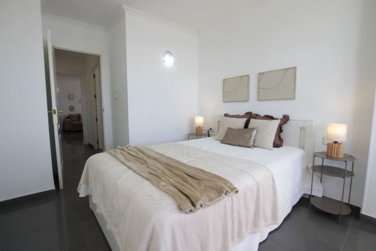 2 bedroom Apartment for sale in Benalmadena Costa with pool garage - € 424,000 (Ref: 10185321)
