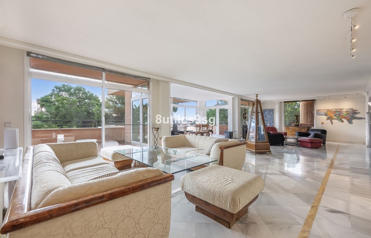4 soveværelse Lejlighed til salg i Nueva Andalucia med swimmingpool garage - € 1.599.000 (Ref: 10185330)