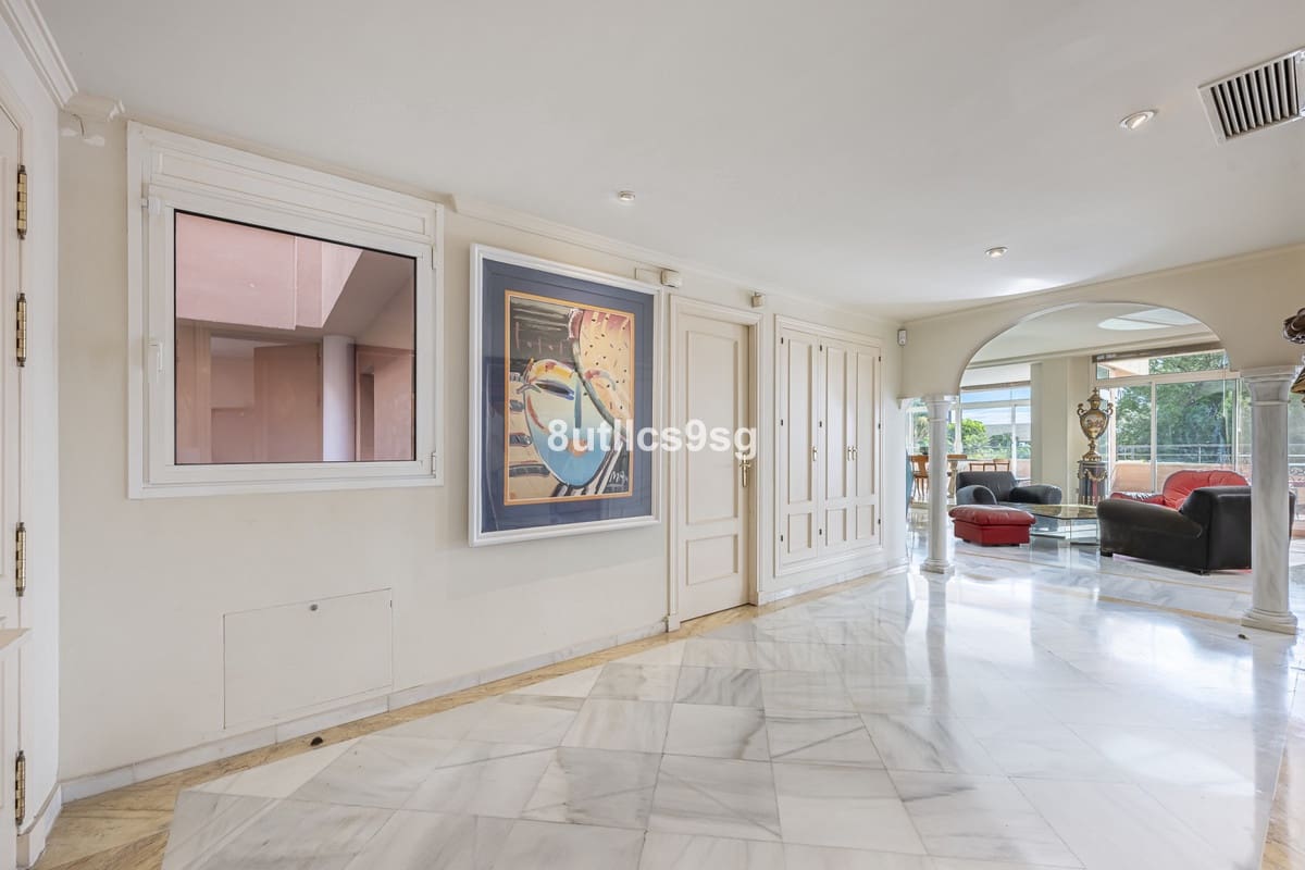 4 soveværelse Lejlighed til salg i Nueva Andalucia med swimmingpool garage - € 1.599.000 (Ref: 10185330)