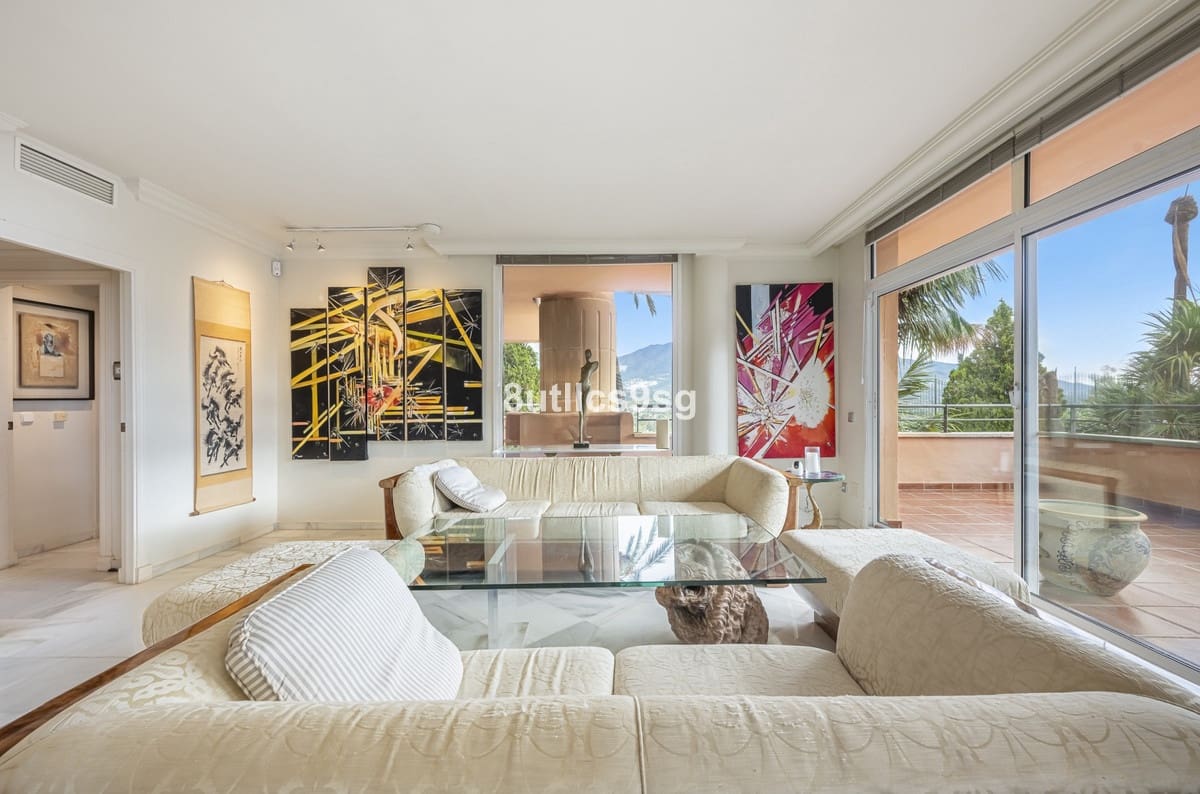 4 soveværelse Lejlighed til salg i Nueva Andalucia med swimmingpool garage - € 1.599.000 (Ref: 10185330)