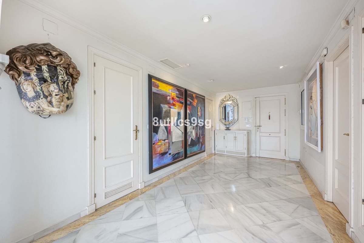 4 soveværelse Lejlighed til salg i Nueva Andalucia med swimmingpool garage - € 1.599.000 (Ref: 10185330)