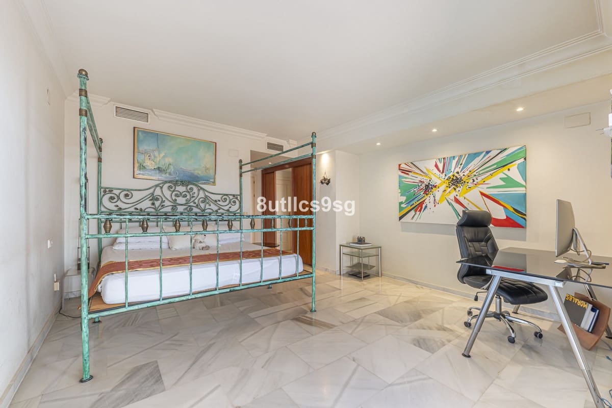4 soveværelse Lejlighed til salg i Nueva Andalucia med swimmingpool garage - € 1.599.000 (Ref: 10185330)