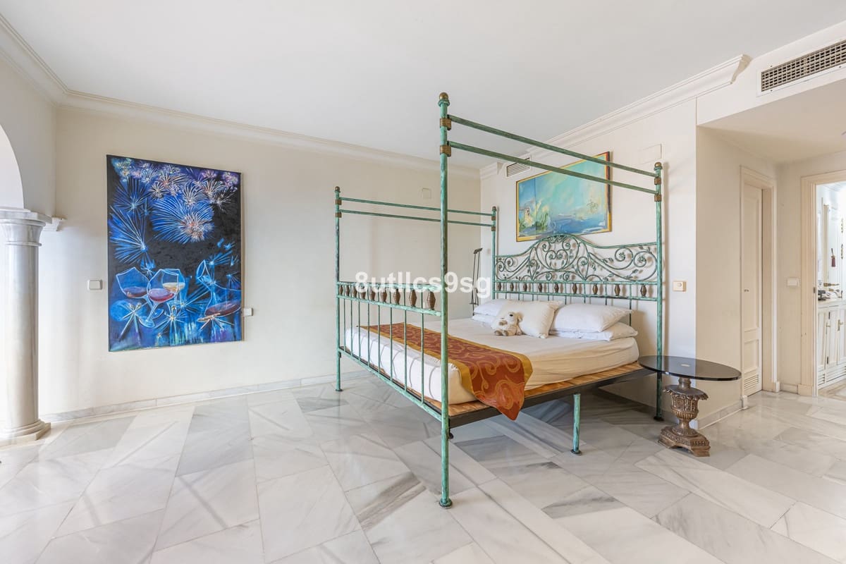 4 soveværelse Lejlighed til salg i Nueva Andalucia med swimmingpool garage - € 1.599.000 (Ref: 10185330)