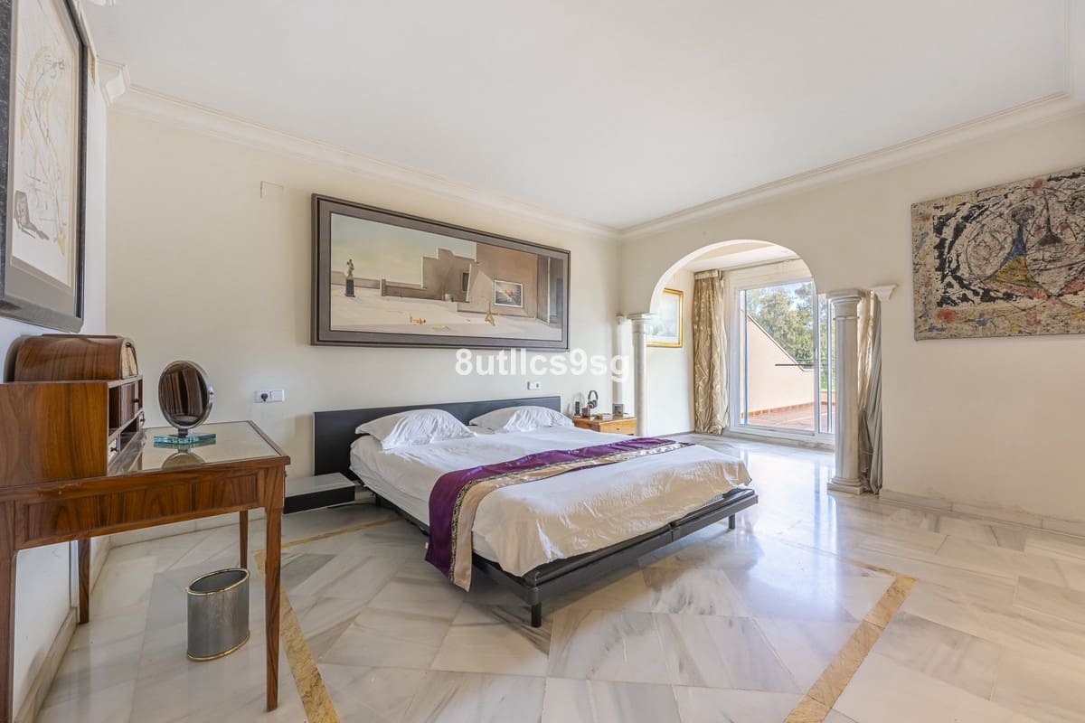 4 soveværelse Lejlighed til salg i Nueva Andalucia med swimmingpool garage - € 1.599.000 (Ref: 10185330)