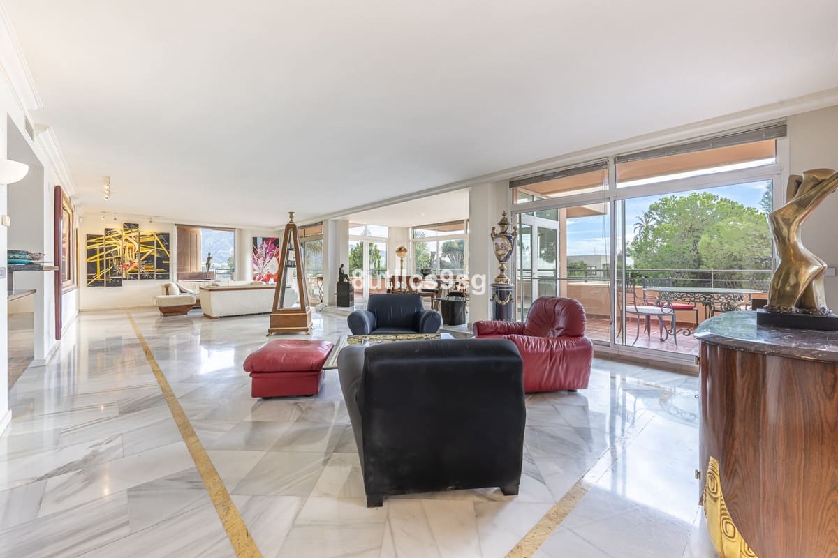 4 soveværelse Lejlighed til salg i Nueva Andalucia med swimmingpool garage - € 1.599.000 (Ref: 10185330)