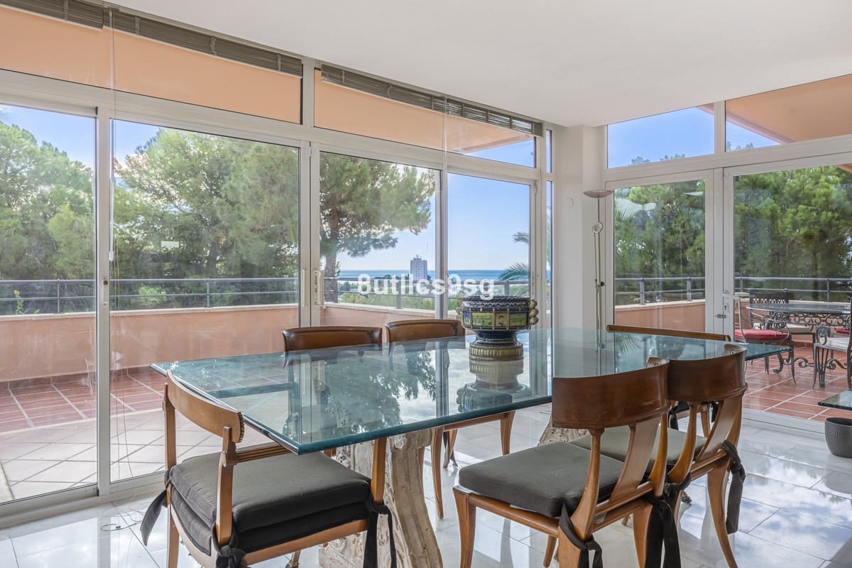 4 soveværelse Lejlighed til salg i Nueva Andalucia med swimmingpool garage - € 1.599.000 (Ref: 10185330)