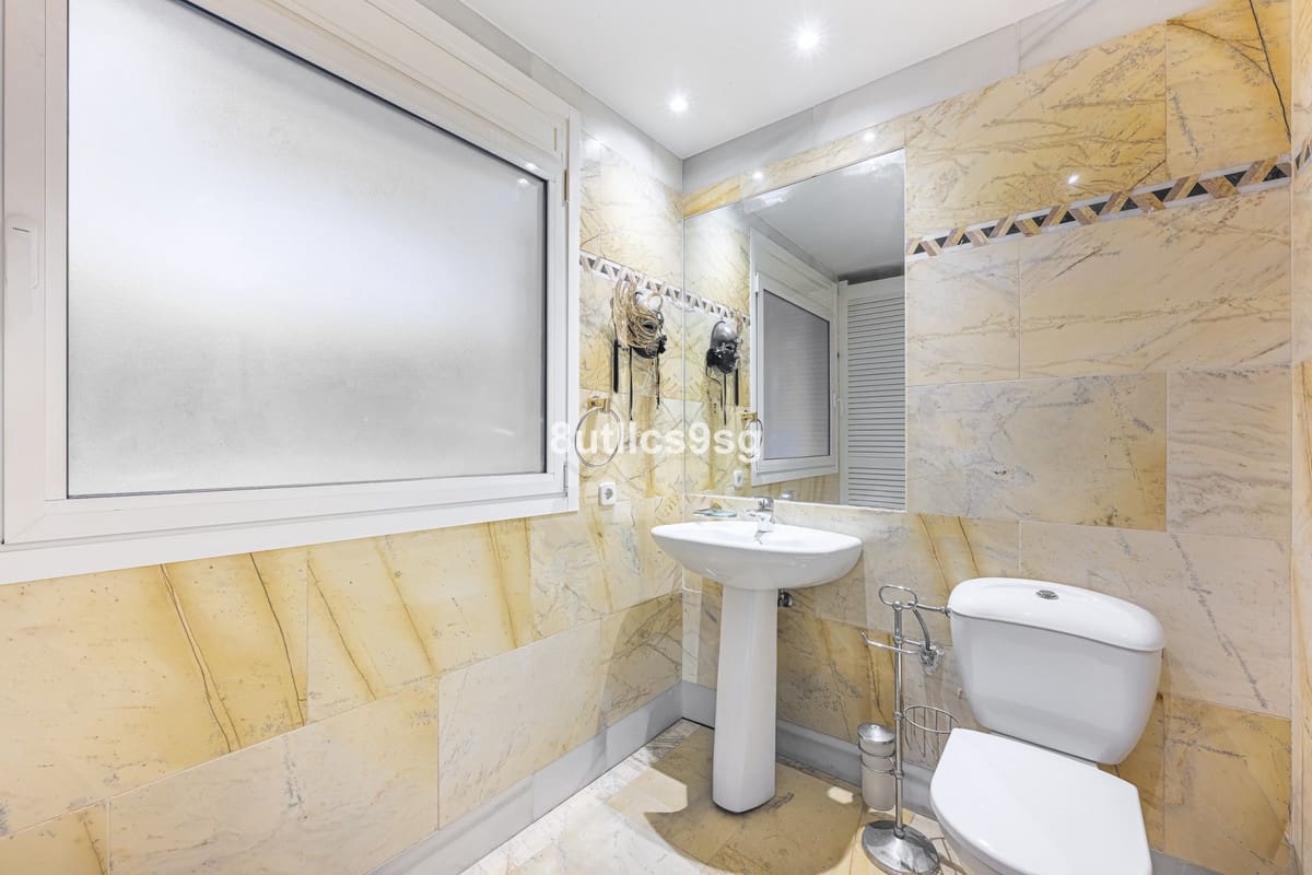 4 soveværelse Lejlighed til salg i Nueva Andalucia med swimmingpool garage - € 1.599.000 (Ref: 10185330)