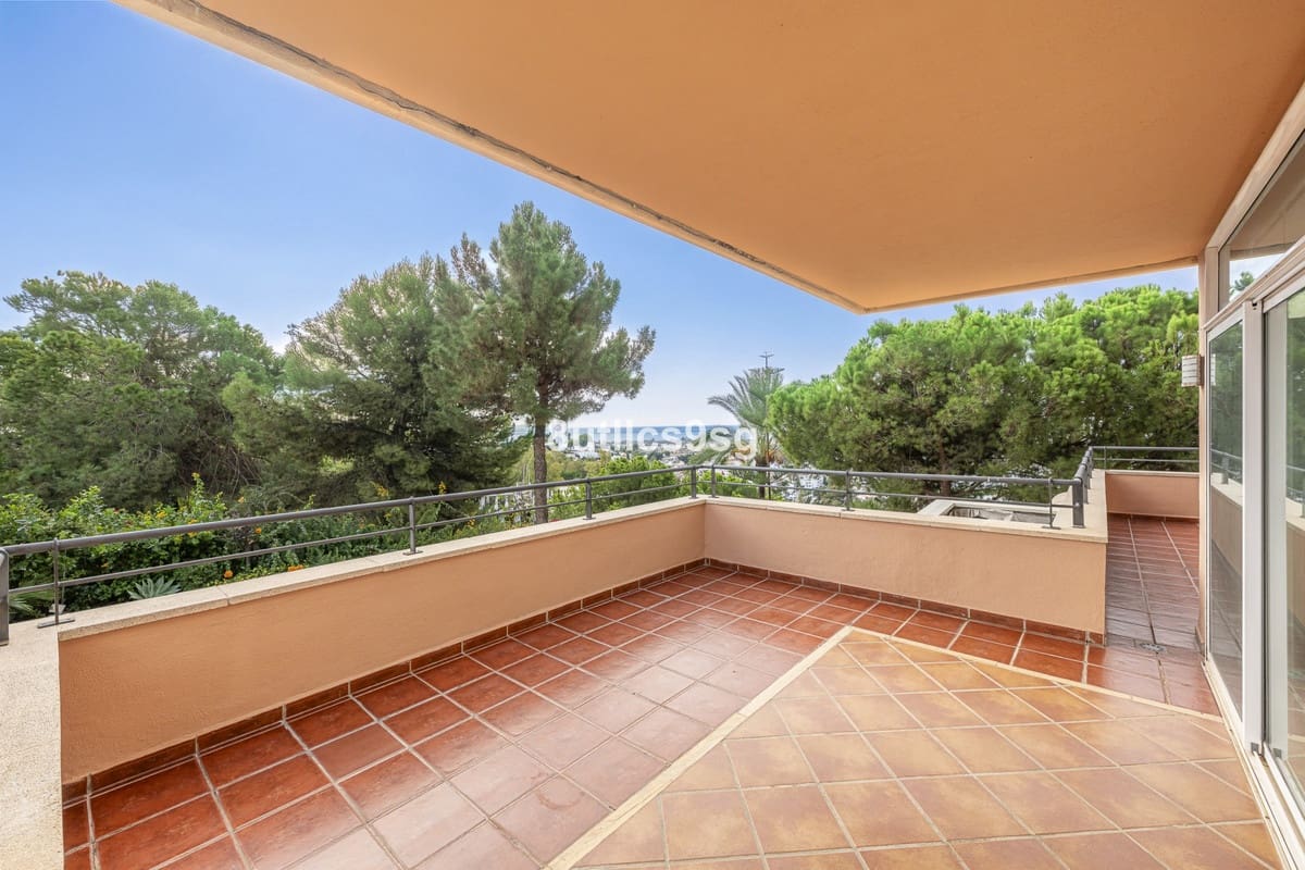 4 soveværelse Lejlighed til salg i Nueva Andalucia med swimmingpool garage - € 1.599.000 (Ref: 10185330)