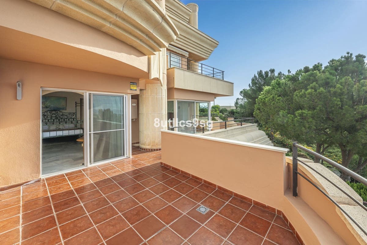 4 soveværelse Lejlighed til salg i Nueva Andalucia med swimmingpool garage - € 1.599.000 (Ref: 10185330)